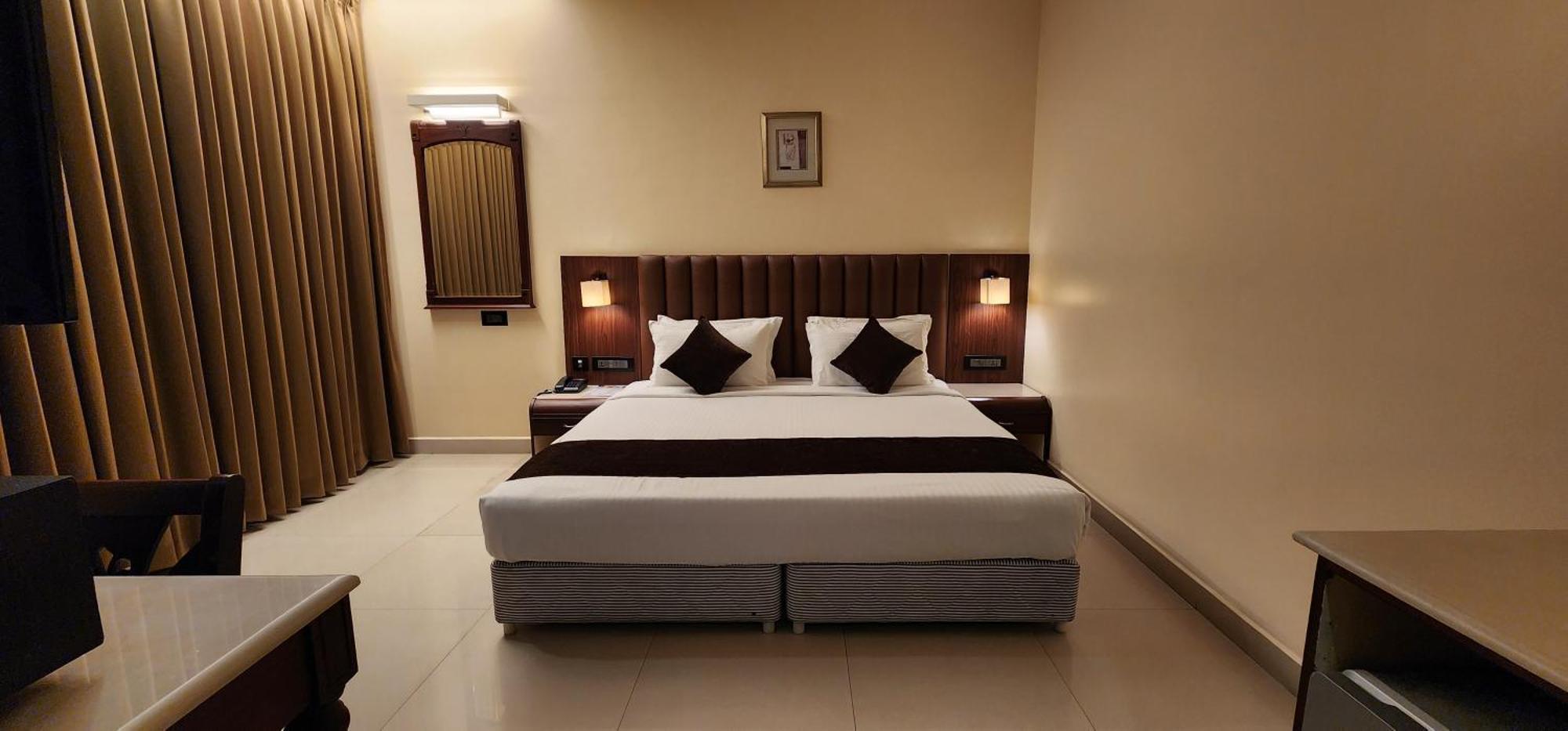 Hotel Arcadia Kottayam Exterior photo